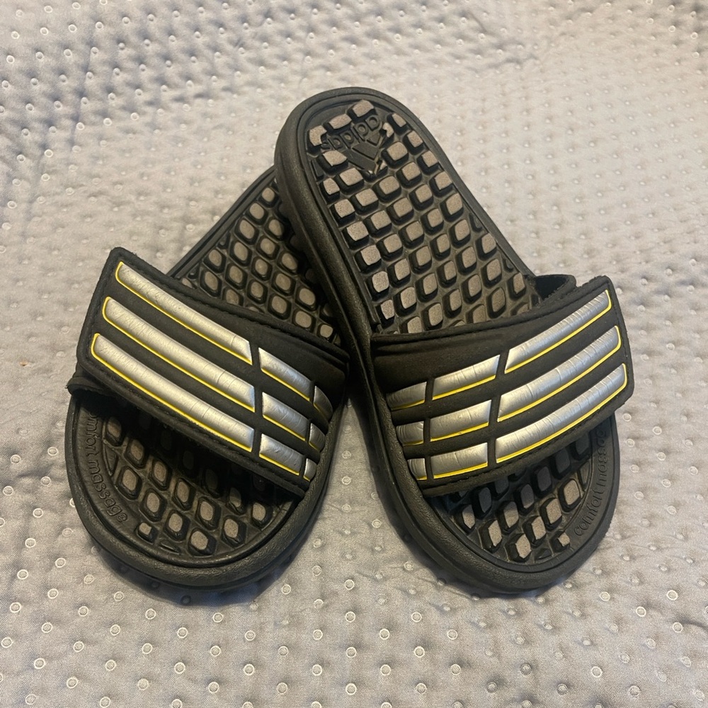 ADIDAS kids‎ unisex slides size 11K